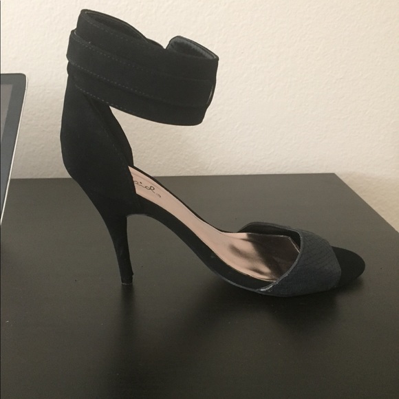 Qupid heels w/ ankle cuff buckle size 8.5 - Picture 8 of 8